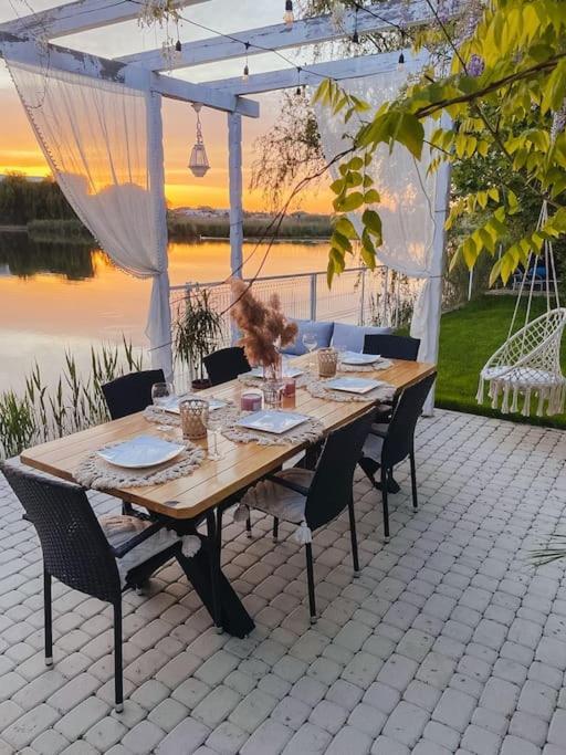 Therme - Corbeanca By The Lake Luxury Villa Exterior foto